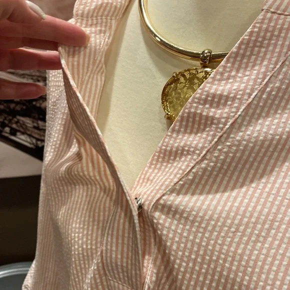 Sear sucker blouse - Picture 3 of 4